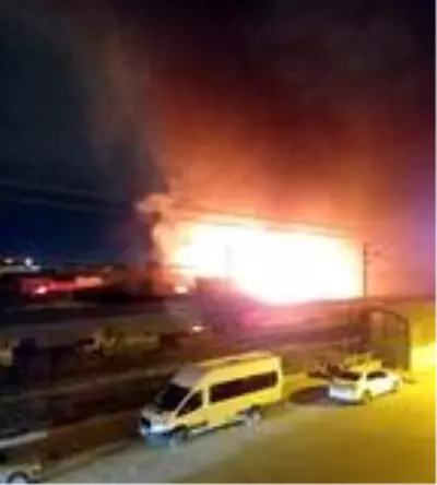 Son dakika haber | Konteynere atılan ateş, 2 fabrikayı yaktı