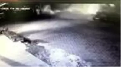 Kontrolden çıkan TIR'ın kaza anı kamerada