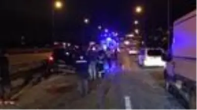 Lastiği patlayan TIR cipe çarptı, otoyolda uzun araç kuyrukları oluştu Lastiği patlayan TIR cipe çarptı, otoyolda uzun araç kuyrukları oluştu