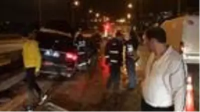 Lastiği patlayan TIR cipe çarptı, otoyolda uzun araç kuyrukları oluştu Lastiği patlayan TIR cipe çarptı, otoyolda uzun araç kuyrukları oluştu