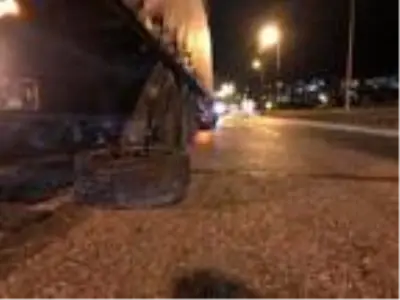 Lastiği patlayan TIR cipe çarptı, otoyolda uzun araç kuyrukları oluştu Lastiği patlayan TIR cipe çarptı, otoyolda uzun araç kuyrukları oluştu