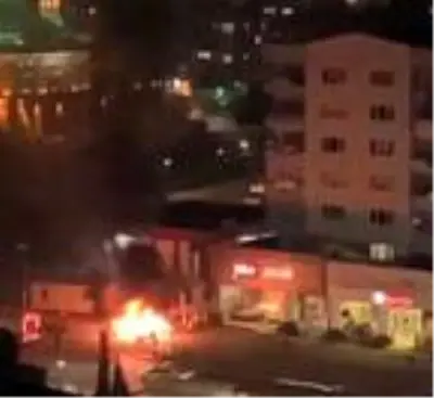 'Makas' atarak kaza yapan otomobil alev alev yandı (YENİDEN) 'Makas' atarak kaza yapan otomobil alev alev yandı (YENİDEN)