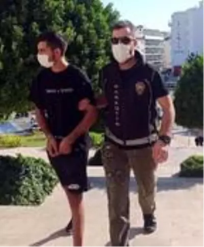 Marmaris?te uyuşturucu satışı yaptığı belirlenen garsona gözaltı Marmaris?te uyuşturucu satışı yaptığı belirlenen garsona gözaltı