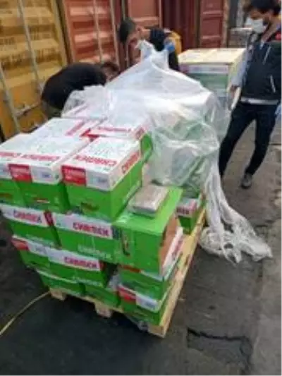 Mersin Limanı'nda kağıt yüklü konteynırda yapılan aramada 220 kilo uyuşturucu madde ele geçirildi Mersin Limanı'nda kağıt yüklü konteynırda yapılan aramada 220 kilo uyuşturucu madde ele geçirildi