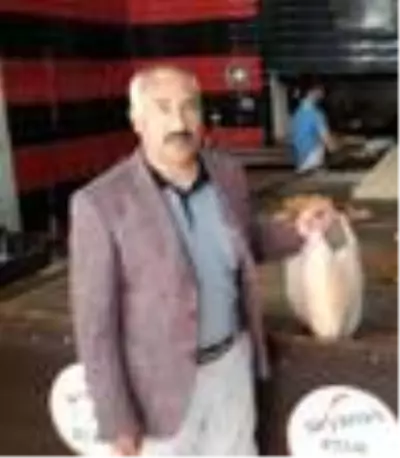 MHP Van İl Başkanı Güngöralp'ten 'askıda ekmek' kampanyasına destek MHP Van İl Başkanı Güngöralp'ten 'askıda ekmek' kampanyasına destek