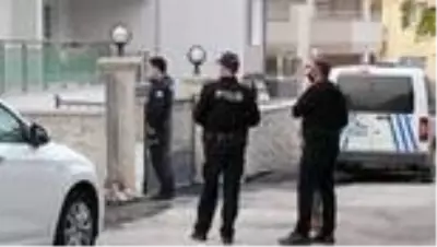 Oğlu tarafından tabancayla vurulduğu iddia edilen kadın ağır yaralandı Oğlu tarafından tabancayla vurulduğu iddia edilen kadın ağır yaralandı