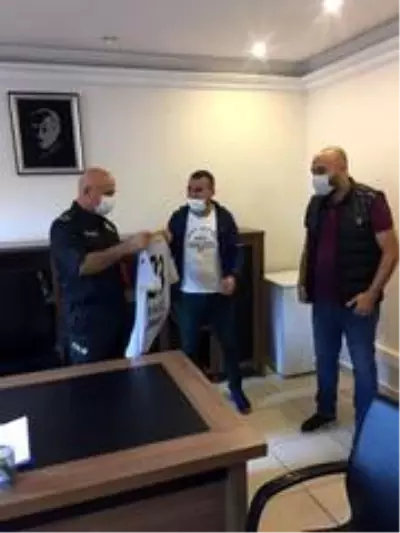 Son dakika haber... Taraftarlardan, Spor Şube Müdürüne ziyaret Son dakika haber... Taraftarlardan, Spor Şube Müdürüne ziyaret