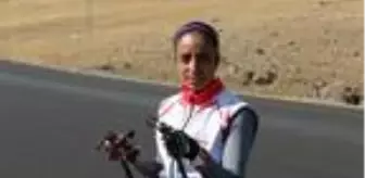 Ağrı: Tekerlekli kayaklarıyla kara yolunda çalışan Seher, olimpiyat vizesi için yarışacak Ağrı: Tekerlekli kayaklarıyla kara yolunda çalışan Seher, olimpiyat vizesi için yarışacak