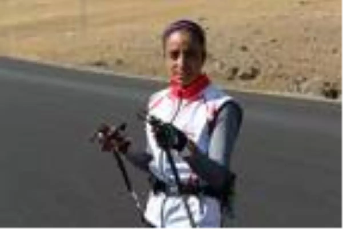 Tekerlekli kayaklarıyla kara yolunda çalışan Seher, olimpiyat vizesi için yarışacak