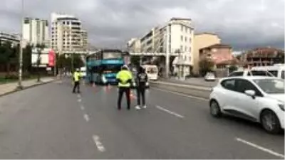 Son dakika... Tıka basa yolcu dolu otobüs sürücüsü: 'Ben yolculara da ceza kesilmesini öneriyorum' Son dakika... Tıka basa yolcu dolu otobüs sürücüsü: 'Ben yolculara da ceza kesilmesini öneriyorum'