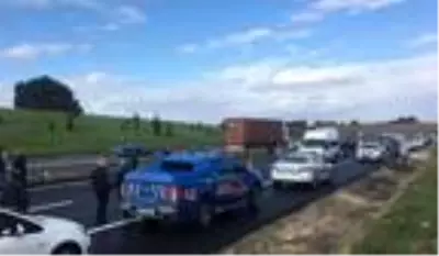 Trafiğe kapalı yolda otomobil motosikletle çarpıştı: 1 ölü,1 yaralı Trafiğe kapalı yolda otomobil motosikletle çarpıştı: 1 ölü,1 yaralı