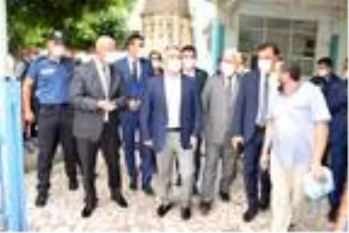 Yağış, dolu ve fırtınanın vurduğu Kumluca'da yaralar sarılmaya çalışılıyor (2)