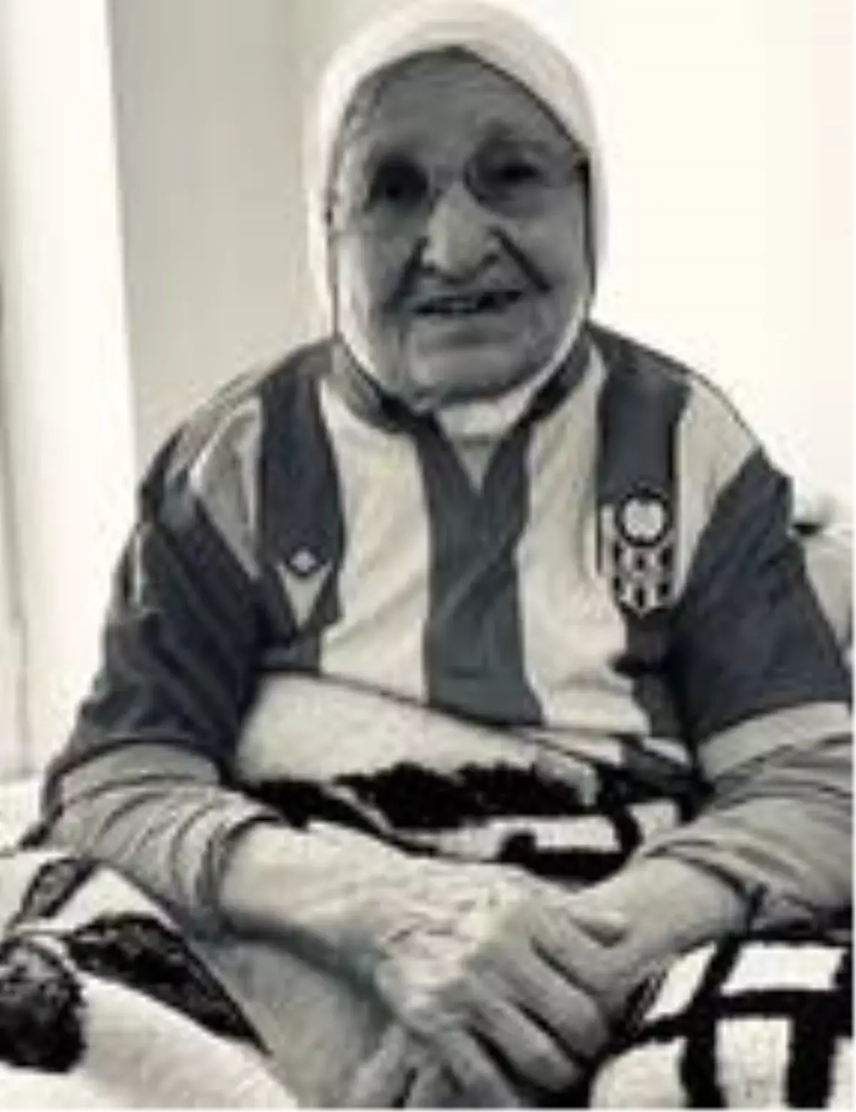 Yeni Malatyaspor aşığı Fadime nine korona virüse yenik düştü