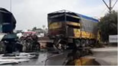 Son dakika haberi... Zincirleme trafik kazası: 2 yaralı Son dakika haberi... Zincirleme trafik kazası: 2 yaralı