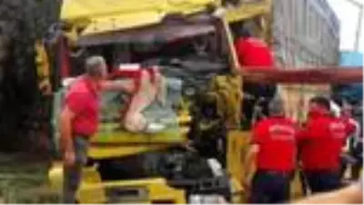Son dakika haberi... Zincirleme trafik kazası: 2 yaralı Son dakika haberi... Zincirleme trafik kazası: 2 yaralı