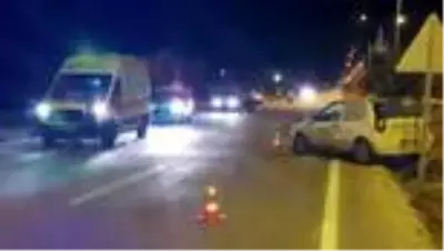 2 otomobil çarpıştı: 4 yaralı 2 otomobil çarpıştı: 4 yaralı