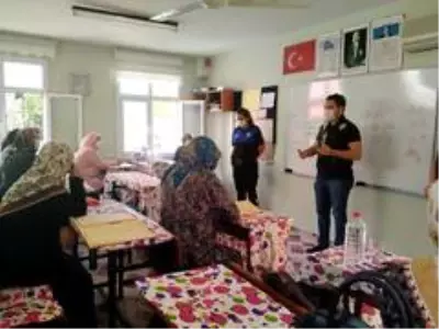 Adana'da 'annelere' narkotik eğitimi Adana'da 'annelere' narkotik eğitimi