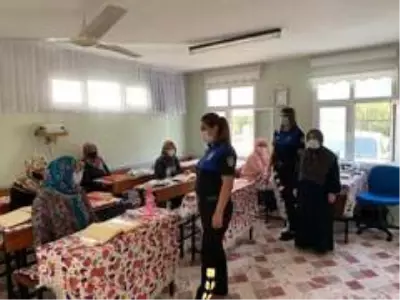 Adana'da 'annelere' narkotik eğitimi Adana'da 'annelere' narkotik eğitimi