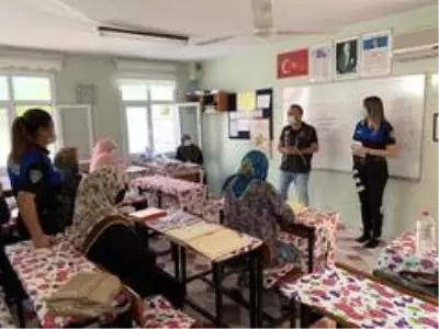 Adana'da 'annelere' narkotik eğitimi Adana'da 'annelere' narkotik eğitimi