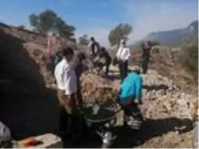 Akyaka'daki Orta Çağ kalesinde kazı çalışmaları tekrar başladı Akyaka'daki Orta Çağ kalesinde kazı çalışmaları tekrar başladı