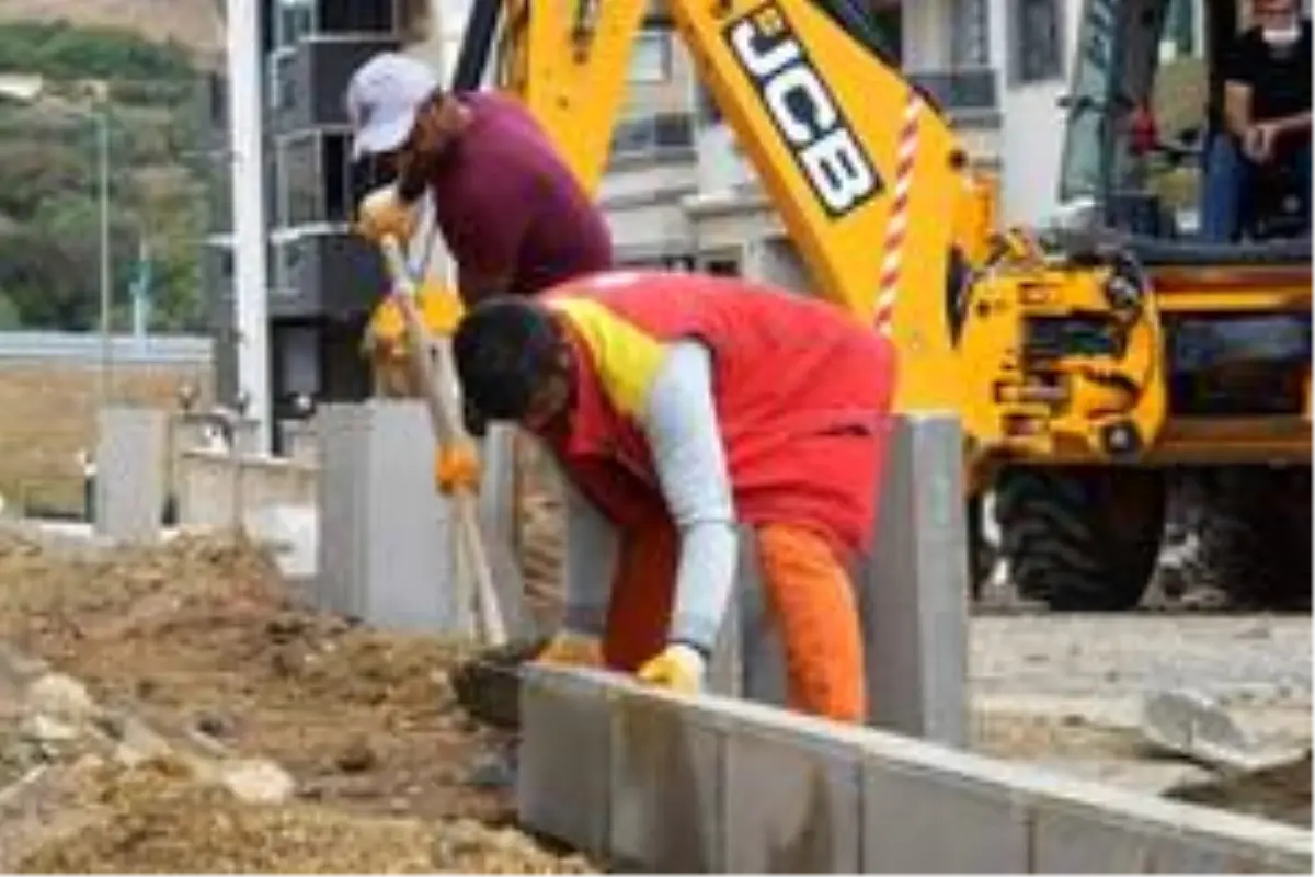 Aliağa'daki Yeni Mahalle'nin cadde ve sokakları kışa hazırlanıyor