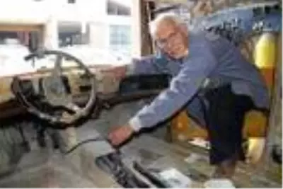 Anadol Suat, 70 yıldır otomobil tamir ediyor Anadol Suat, 70 yıldır otomobil tamir ediyor