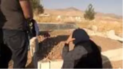 Son Dakika | Antalya'da durağın üzerine devrilmesi sonucu ölen kadının cenazesi toprağa verildi Son Dakika | Antalya'da durağın üzerine devrilmesi sonucu ölen kadının cenazesi toprağa verildi