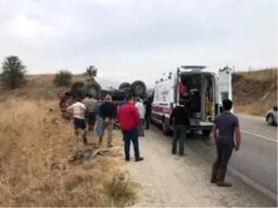 Arazöz takla attı: 3 yaralı Arazöz takla attı: 3 yaralı