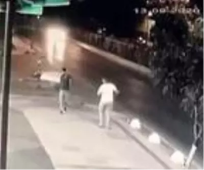 Bağcılar'da bu kavşakta kaza eksik olmuyor... Çevre sakinleri önlem istedi Bağcılar'da bu kavşakta kaza eksik olmuyor... Çevre sakinleri önlem istedi