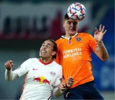 Başakşehir, Şampiyonlar Ligi'ndeki ilk maçında Leipzig'e 2-0 yenildi Başakşehir, Şampiyonlar Ligi'ndeki ilk maçında Leipzig'e 2-0 yenildi