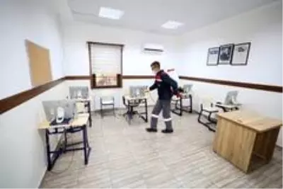 Başiskele'de dezenfekte çalışmaları sürüyor Başiskele'de dezenfekte çalışmaları sürüyor