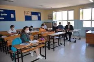 Başkan Yaman'dan yüz yüze eğitime bağlayan öğrencilere ziyaret Başkan Yaman'dan yüz yüze eğitime bağlayan öğrencilere ziyaret