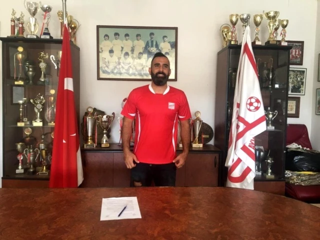 Bigaspor'un tecrübeli kalecisi Taner Ayvalıkgücü'ne transfer oldu