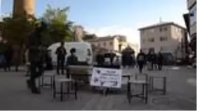 Bitlis'te Kovid-19'a dikkati çekmek için tiyatro oyunu sahnelendi Bitlis'te Kovid-19'a dikkati çekmek için tiyatro oyunu sahnelendi