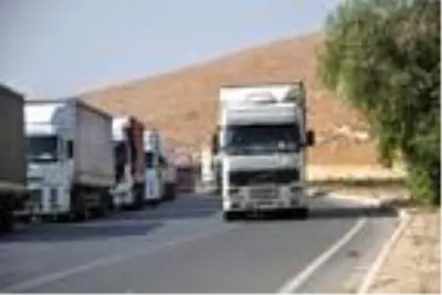 BM'den İdlib'e 52 TIR insani yardım BM'den İdlib'e 52 TIR insani yardım