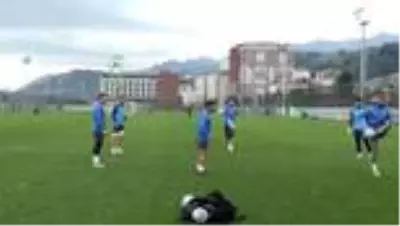 Çaykur Rizesporlu Loic Remy kariyerindeki ilk 'hat trick' mutluluğunu yaşıyor Çaykur Rizesporlu Loic Remy kariyerindeki ilk 'hat trick' mutluluğunu yaşıyor