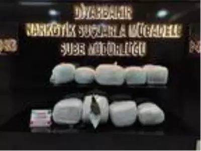 Son dakika gündem: Çekiciyle taşınan iş makinesinde 159 kilo esrar ele geçirildi Son dakika gündem: Çekiciyle taşınan iş makinesinde 159 kilo esrar ele geçirildi