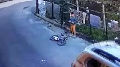 Dalgın sürücü çocuğun bisikletini ezip yoluna böyle devam etti Dalgın sürücü çocuğun bisikletini ezip yoluna böyle devam etti
