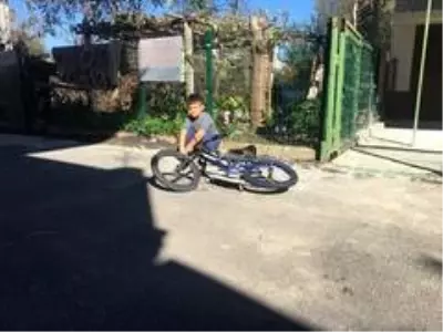 Dalgın sürücü çocuğun bisikletini ezip yoluna böyle devam etti Dalgın sürücü çocuğun bisikletini ezip yoluna böyle devam etti