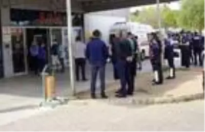 Didim'de Zabıta Müdürü, tartıştığı seyyar satıcı tarafından bıçaklandı Didim'de Zabıta Müdürü, tartıştığı seyyar satıcı tarafından bıçaklandı