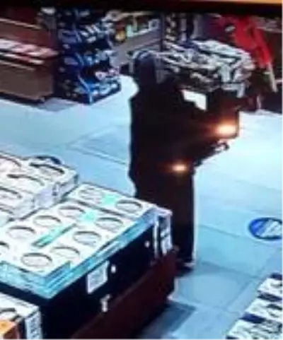 Dinlenme tesisinin tuvaletinde doğum yapıp, bebeği çöpe attı Dinlenme tesisinin tuvaletinde doğum yapıp, bebeği çöpe attı