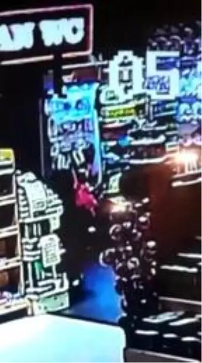 Dinlenme tesisinin tuvaletinde doğum yapıp, bebeği çöpe attı Dinlenme tesisinin tuvaletinde doğum yapıp, bebeği çöpe attı