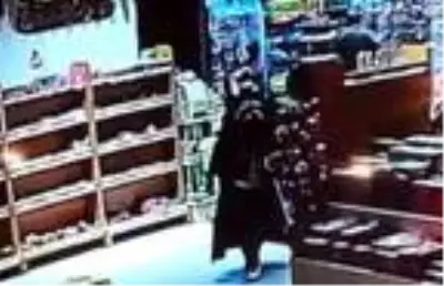 Dinlenme tesisinin tuvaletinde doğum yapıp, bebeği çöpe attı Dinlenme tesisinin tuvaletinde doğum yapıp, bebeği çöpe attı
