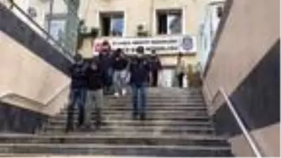Duvarı delip girdikleri iş yerinden hırsızlık yapan 4 şüpheli böyle yakalandı Duvarı delip girdikleri iş yerinden hırsızlık yapan 4 şüpheli böyle yakalandı