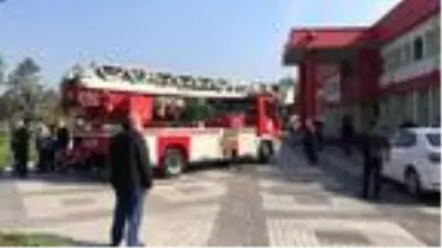 Son dakika haberleri: Düzce Valiliği'nde biber gazı patladı, personel tahliye edildi Son dakika haberleri: Düzce Valiliği'nde biber gazı patladı, personel tahliye edildi