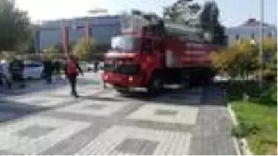 Son dakika haberleri: Düzce Valiliği'nde biber gazı patladı, personel tahliye edildi Son dakika haberleri: Düzce Valiliği'nde biber gazı patladı, personel tahliye edildi