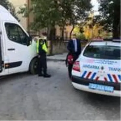 Edirne'de 10 öğrenci servisi sürücüsüne, 2 bin 568 lira ceza Edirne'de 10 öğrenci servisi sürücüsüne, 2 bin 568 lira ceza