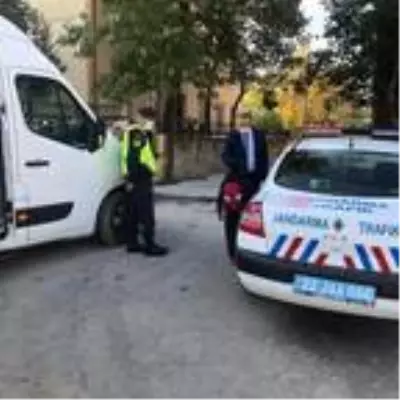 Edirne'de 10 öğrenci servisi sürücüsüne, 2 bin 568 lira ceza Edirne'de 10 öğrenci servisi sürücüsüne, 2 bin 568 lira ceza