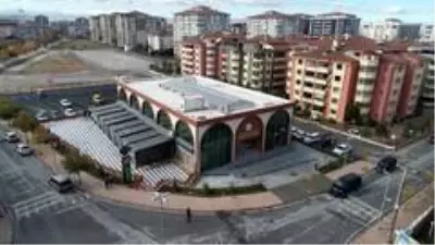 Emanet çarşıda ihtiyaç sahiplerinin yüzü güldü Emanet çarşıda ihtiyaç sahiplerinin yüzü güldü