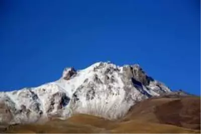 Erciyes Dağı beyaz örtüsünü giyindi Erciyes Dağı beyaz örtüsünü giyindi